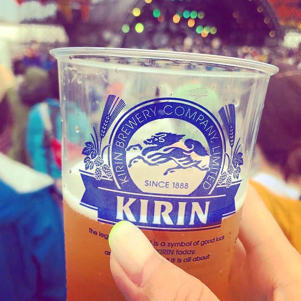 キリンビールさんのインスタグラム写真 - (キリンビールInstagram)「【#夏フェスには #やっぱりビール 🎵】夏は #音楽フェス が多い季節🎤🎸野外のフェスでは冷た～～い #ビール が欠かせないですよね😆🍻﻿ ﻿ 今回はキリンビール×音楽フェスの写真をいただいたので、ご紹介させていただきます😊﻿ ﻿ ﻿ １枚目﻿ 📷:@hosanko さん﻿ 🍺:ステージの余韻に浸りながら・・・☺💕﻿ ﻿ 2枚目﻿ 📷:@manpukuonaka さん﻿ 🍺:フェス仲間と😎👍 #乾杯🍻﻿ ﻿ 3枚目﻿ 📷:@ninicco さん﻿ 🍺:開演時間までゆったりビール😊👌 #一番搾り﻿ ﻿ 4枚目﻿ 📷:@renanonichijyou さん﻿ 🍺: #野外ビール もフェスの醍醐味😆✨﻿ ﻿ フェス会場でキリンビールを見つけたら #きょうのキリン で教えてくださいね😘﻿ ステキな写真をありがとうございました👏﻿ ﻿ ﻿ #ビール好きと繋がりたい #お酒好きと繋がりたい #ビアスタグラム #キリン #キリンビール #ビールのある生活 #外飲み #青空とビール #フェスビール #乾杯 #手持ち倶楽部 #野外フェス  #音楽とビール #kirinbeer #beer #kirin #ビール女子 #飲酒タグラム」6月25日 22時00分 - kirin_brewery