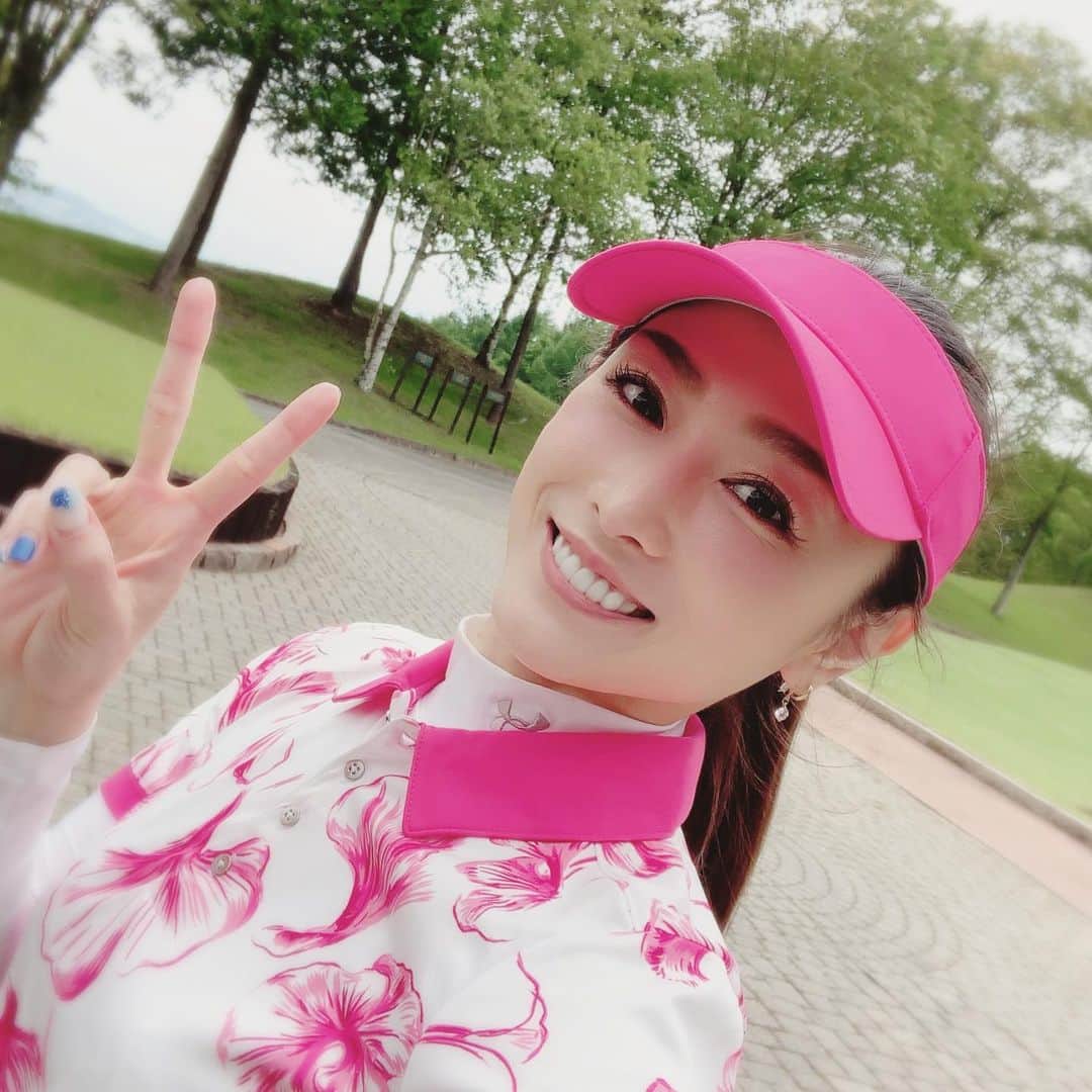杏さゆりさんのインスタグラム写真 - (杏さゆりInstagram)「軽井沢へゴルフへ行ってましたん😝✨ 最近ゴルフづいておるw🏌️‍♀️ . そしてーーー 念願のnewウエア💕 夏ゴルフウエアはピンク系が多いなぁ 冬は水色や白😊 . やっぱおnewは気分が上がる⤴️ . #KJUS #チュース #ゴルフ #golf #ゴルフ女子 #ゴルフウエア #ゴルフウェア #コーディネート #ファッション #fashion #Coordinate #杏さゆり #SayuriAnzu」6月25日 22時02分 - anzu_sayuri_official