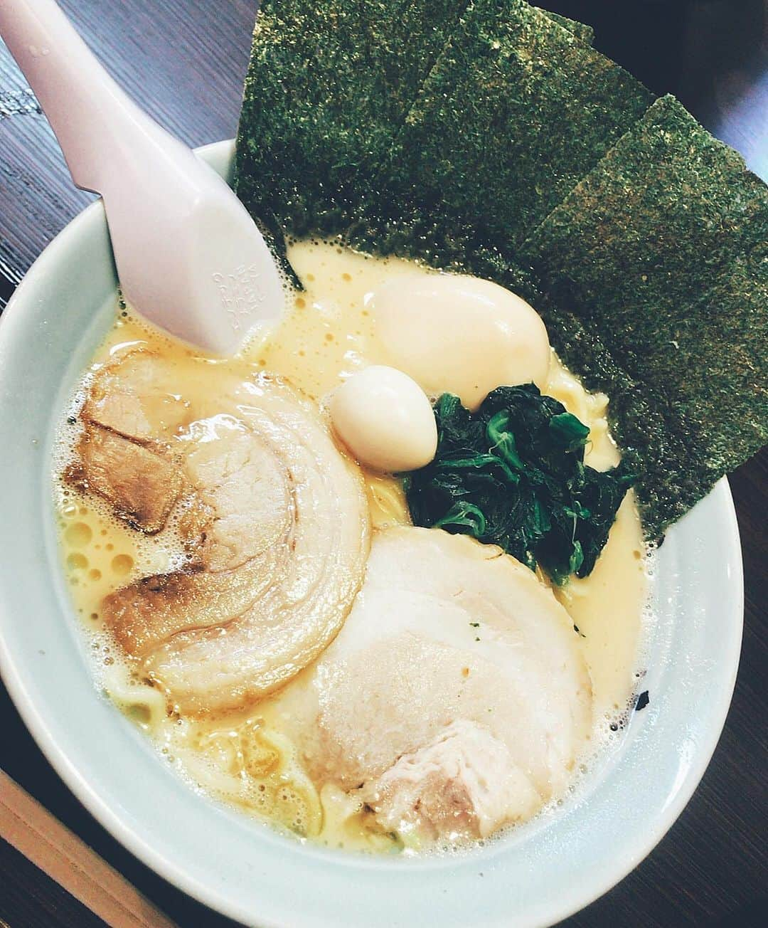 こなんさんのインスタグラム写真 - (こなんInstagram)「. . この前ダイエット始めてから 初めてラーメン食べたけど 今まで食べた中で一番おいしく感じた でもその食べた分 ちゃんと宅トレしないと... #ダイエット#食事制限#ラーメン#筋トレ#筋トレ女子#宅トレ#腹筋」6月25日 22時06分 - konan_610