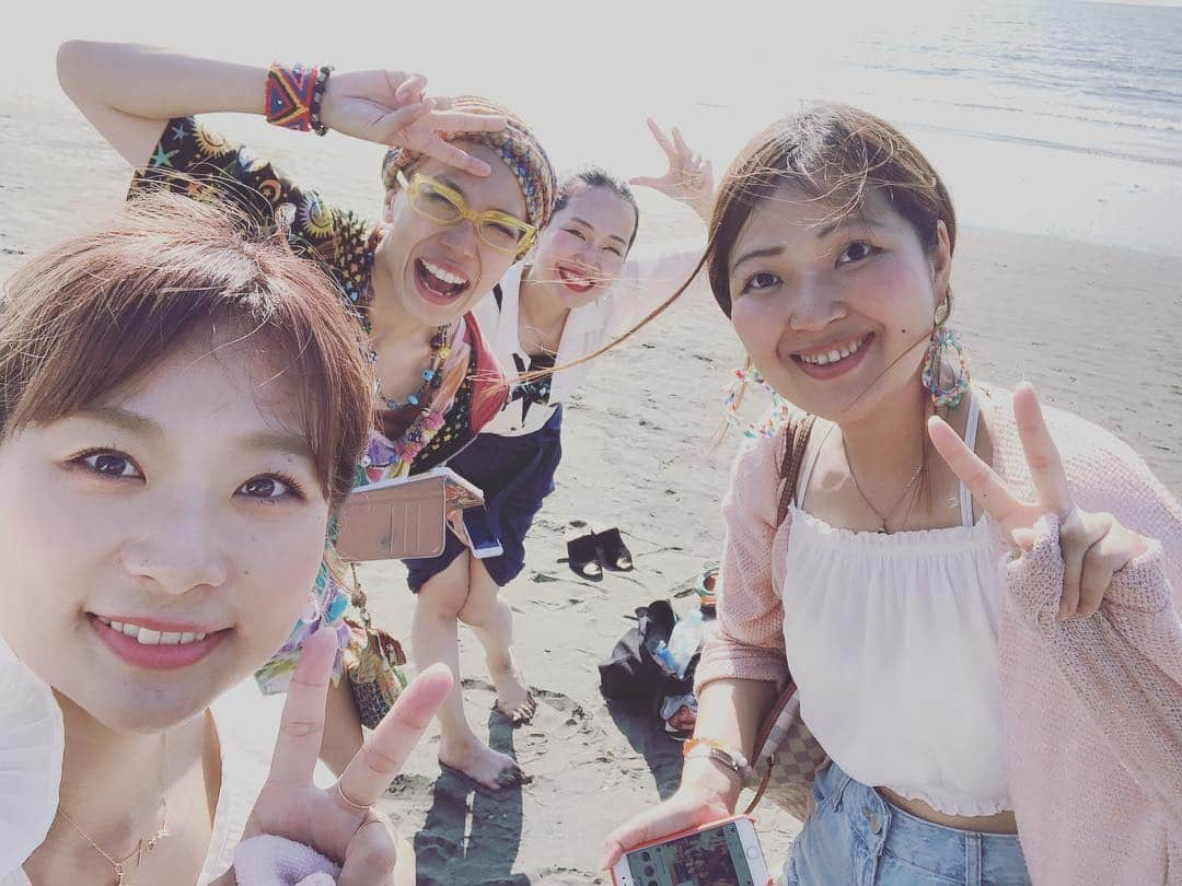 堀田ゆい夏さんのインスタグラム写真 - (堀田ゆい夏Instagram)「宇宙仲間で集合して おもしろい話をたくさんしてきました🏖 . . なんか...自分が感じていたものがこんなに理解されるってすごいw しかもみんなの生き方もやばいです🙈 . . #去年ノートに宇宙仲間欲しいって書いてたけど本当にできたw #みんなノートに書いてたみたい笑 #去年病室のベッドで怖さと不安の中にいた自分に言ってあげたい #一年後あなたは笑ってる！ #宇宙仲間 #アイアムソーサー  #ハッピーちゃん #江ノ島」6月25日 22時07分 - yuika_a0902