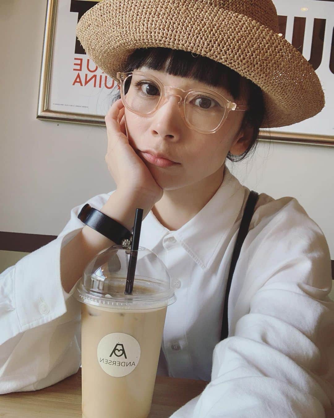 山野ゆりのインスタグラム：「デンマークのコペンハーゲンにパンを食べに来ています🍞🇩🇰デニッシュ発祥の地でデニッシュを食べまくる✨今は日本のパン屋さんアンデルセンで少し休憩中です🍞ストーリーも沢山更新するね🍞 #デンマーク #コペンハーゲン #パン #パン旅 #デニッシュ #アンデルセン」