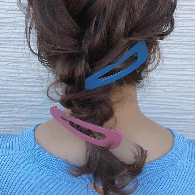 yu nakamura ヘアアレンジ hairarrangeのインスタグラム：「でかピン流行ってますね(^^)♡ かわいい♪( ´θ｀) #レイフィールド #rayスタイル#一宮#一宮市#ヘアアレンジ#ミディアム#セルフアレンジ#ミディアムアレンジ#hair#haircolor #fashion」