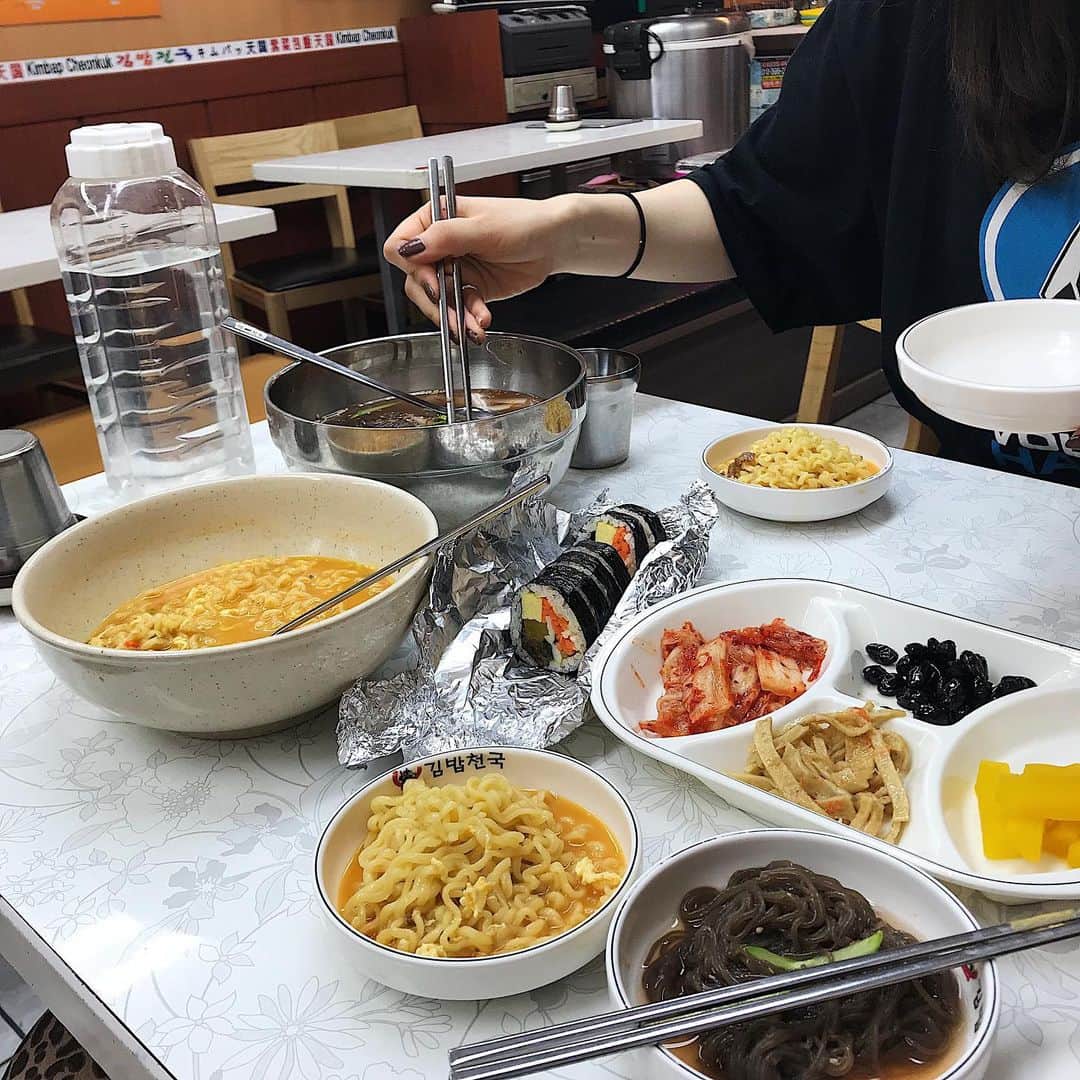 小山莉奈さんのインスタグラム写真 - (小山莉奈Instagram)「どれも美味しかった😋💜 ご飯事件が多すぎて思い出すだけで面白い😂 . #韓国 #韓国料理 #korea #koreanfood  #막스타그램 #먹방 #먹방스타그램 #めいやのレモネード事件 #三日連続 #滞在中、というかカフェでは毎回事件 #ホテルでのご飯もほぼ毎回事件」6月25日 22時12分 - koyama_rina