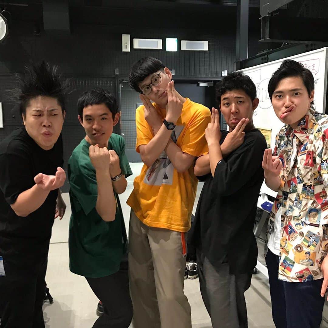 石橋遼大（四千頭身）さんのインスタグラム写真 - (石橋遼大（四千頭身）Instagram)「ABCお笑いグランプリの最終決戦で大阪にお邪魔してきました。 なんと決勝に進めました〜 嬉しい限りです。 空き時間の大阪観光の思い出をちょこっと。 ・ #NMB48 #劇場の前でそれぞれのチームのポーズ #NMB48ショップ #今年も開店前に並んでみた #朝ごはんは皆んなで #昼ごはんは #ストレッチーズ の #高木貫太 さんと #帰り際には #コウテイ さんと #ズィーヤ」6月25日 22時19分 - 4000ishibashi