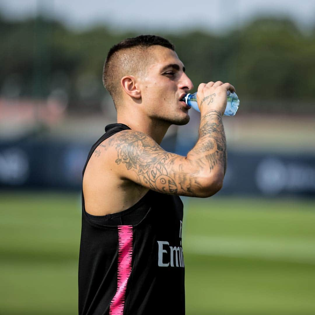 パリ・サンジェルマンFCさんのインスタグラム写真 - (パリ・サンジェルマンFCInstagram)「Don’t forget to stay hydrated 💦☀️ Pensez à bien vous hydrater 💦☀️ . #MarcoVerratti #Verratti #ParisSaintGermain #PSG #Paris #Football #AllezParis #ICICESTPARIS #Canicule #Heatwave」6月25日 22時29分 - psg