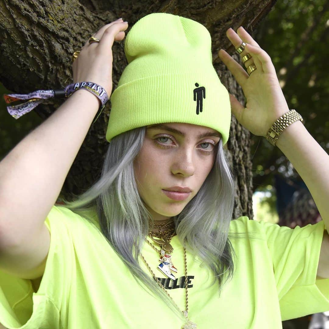 Teen Vogueさんのインスタグラム写真 - (Teen VogueInstagram)「People are saying the exact things about Billie Eilish's body that she hoped baggy clothes would hide and that's just not OK. Read more at the link in bio.」6月25日 22時33分 - teenvogue