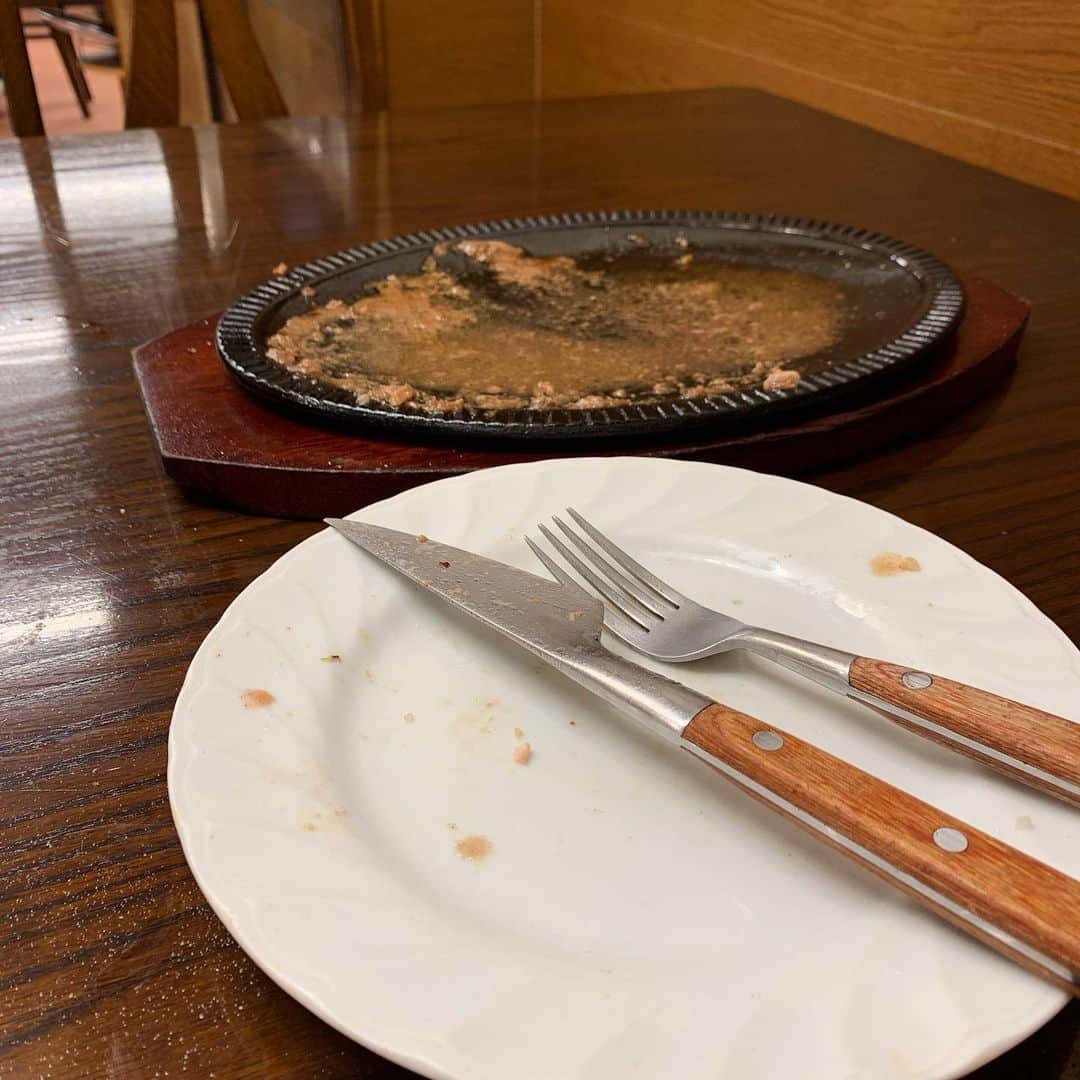 渡邊忍さんのインスタグラム写真 - (渡邊忍Instagram)「一人で食べてもやっぱり、、、 #ステーキなサムシング🐮 #ロンリーステーキ🥩 #ご飯大盛りが今日はいつにも増してて🌋 #ご飯大盛りというメニューの大盛り🍚 #まぁしっかり食べたけど🤪」6月25日 22時47分 - watanabeshinobu