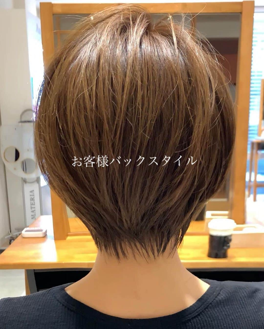 ✂︎伊輪/ショート&ボブ/銀座/渋谷/亀戸/美容師✂︎さんのインスタグラム写真 - (✂︎伊輪/ショート&ボブ/銀座/渋谷/亀戸/美容師✂︎Instagram)「✨✨✨2019年  夏  伊輪 ショートはさらに進化します✂︎✂︎✂︎✨✨✨ミニーカラー ×  ミニーショートレイヤー× ✂︎✂︎✂︎✨✨✨ . ◆ 🌟 🌟2019年3月🌟2回目の個人月間指名総売上 1300万円を達成できました✨✨✨✨お客様には心より感謝申し上げます。 . そして、🌟2019年 ⚡️自分に自信がない方⚡️をTEAM伊輪でモテる（自信ももてる）女子にします😊😊😊自分なんてかわいくない。自分はブス。自分に自信がない。自分の年齢的にあきらめちゃう、自分が好きじゃない、ちょっとかわいいけどもっとかわいくなりたい方、などなど、と遠慮してしまーーーーう女性のみなさん！！そんな女性の魅力を引き出し、必ずキレイにかわいくいたします！！髪型から始まる2019年にしましょう！！！髪型変わると人生変わりますよ✨✨✨ぜひ、僕の自慢のTEAM伊輪におまかせください！！！ . そして ★AFLOATは敷居は高いと思われがちですが★そんな事はありません！！ かわいく、キレイになりたい方ならほんとーーーーーーに誰でもオーケーです！年齢も関係ないですし、自分に自信のない方ならなおさら、ウェルカムです🌟 ◆僕にしかできないカット技術✂︎✂︎✂︎◆で必ず、キレイにかわいくいたしますよ！！！😆😆😆 . ◆僕にしかできないカット技術✂︎✂︎✂︎◆ . 🌟ミニーショート♡✂︎は似合わせカット&カラーです🌟 . 年齢も関係ないです！！！ 10代〜50代、60代、70代でももちろんOKです*\(^o^)/*僕のお客様は年齢層はほんとーーーーーに幅広いので遠慮なくオーダーしください！！ . 長さのバランス、顔の大きさに、骨格、輪郭、クセ、などのその人にに合わせた、ヘアスタイルをお届けします！ . 楽しみにしていてくださいね！！ . ◆ご予約について◆ . DMが1番予約とれます🙋⭐️⭐️⭐️ 遠慮なく、直接のメッセージください⭐️⭐️⭐️ 突然でも、深夜でも、夜中でもいつでも遠慮なく連絡くださーーーい！！ .  銀座店.渋谷店はネット予約枠が少ないためお電話ですと予約取れます⭐️ .  銀座店 03-5524-0701 渋谷店 03-6455-1640 亀戸店 03-5875-5992 . 『僕にしかできない似合せますカット』技術で必ずかわいくしますのでぜひ、担当させてくださいね。 . ★僕らにしかできない★TEAM伊輪のアシスタント5名 ✨✨✨✨✨✨✨✨✨✨✨ ◆ TEAM伊輪 の女性カラーリスト◆2名 ★藤崎 @yuzu.natu ★小野寺 @ono_afloat.jp  カラーの知識と経験をもったスペシャリスト揃い！カウンセリングさせていただき、 女性目線でのデザインとお客様のニーズを融合して、カラーを提案させていただきます . ☑︎赤味や黄味を消したい ☑︎パサついて見えない艶カラーがしたい ☑︎暗くてもキレイなカラーがしたい ☑︎職場でも大丈夫なカラー ☑︎白髪染めでもキレイにカラーしたい ☑︎ハイライトなどもしてみたい ☑︎人とは違うオシャレカラーがしたい . などなど、1度ご相談ください♪🌟 . ◆TEAM伊輪のストレート担当◆ ★新野さん @niinyo_san  お客様のストレートやパーマのカウンセリングさせていただき、提案、相談を担当しています。1日に4.5人のお客様のストレートをしている経験値と豊富な知識、ダメージを理解したマニアックなお薬選定をし、そのお客様にあったパーマを行います！！ . ★ ★長田君 @takaragram_  が6月1日にデビューします！！ . ★元リーダーのもっさん （谷元君）@mossan_style は4月にスタイリストデビューしました✨✨✨ぜひ指名してあげてください！！ . 僕の自慢のTEAM伊輪にぜひ会いに来てください。 TEAM全員で必ずお客様を幸せにいたします😆😆😆 . ◆ネットでご予約が✖︎の場合◆でもお電話だとご予約可能です！！お気軽にお電話ください。 女性レセプションさんが対応させていただきます。 . 銀座店 03-5524-0701 渋谷店 03-6455-1640 亀戸店 03-5875-5992 . ◆料金・出勤スケジュール◆に関しては プロフィールのウブサイトクイック⭐️」6月25日 22時56分 - iwa_short