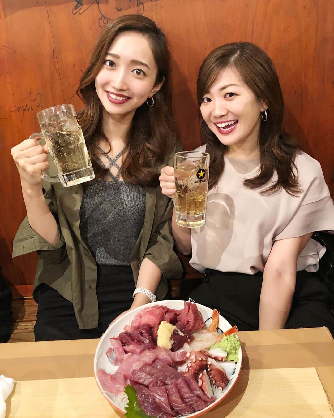 曲渕伊代のインスタグラム：「お刺身とハイボール😋 これで2000円！しかもめちゃうま」