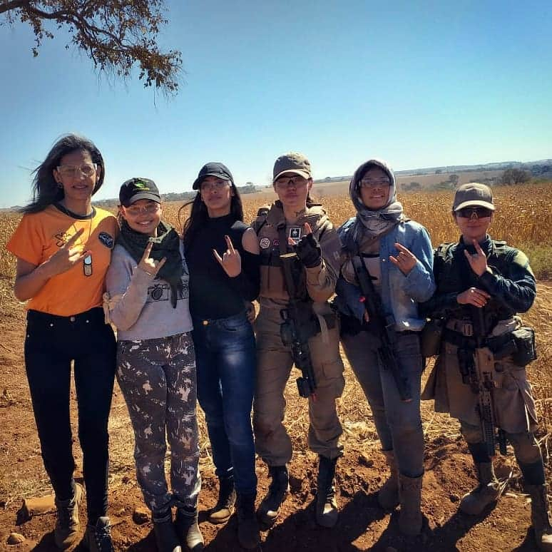 Anna Vargasさんのインスタグラム写真 - (Anna VargasInstagram)「O melhor dos eventos de airsoft são as amizades que a gente faz. Reencontrar velhos amigos, conhecer gente nova... Cada evento é marcante por isso. A Carcará foi incrível! Vou fazer várias publicações falando dela ainda, mas queria começar mostrando algumas das muitas fotos que fiz com essa galera. 🖤🥰 . ⬇️⬇️YouTube Channel ⬇️⬇️ Myst & Hard [link on my profile] --------------------------------------------------- 🤝PARCEIROS: 🛒Loja: @companystoreac www.storeac.com.br 🚨Use o cupom MYST e ganhe 5% off nas compras na loja! 💀Equipamento Tático: @511tacticalbrasil www.511tactical.com.br ⚪ Munição: @spartanairsoftmunition www.spartanairsoft.com.br 🎥 Câmeras: @scopecam www.scopecam.com.br Patches: @1ciadistintivos ---------------------------------------------------- . #airsoft #myst #airsoftgirl #airsofter #airsofting #modify #slaydies #airsoftwoman #airsoftgame #airsoftlife #airsoftworld #airsoftbrasil #airsoftphoto #airsoftobsessed #airsoftporn #airsoftoperator #tacticalshit #tactical #tacticool #multicam #military #milsim #gunsandgirls #airsoftlove #airsoftnation #airsoftcomunity」6月25日 22時51分 - myst.shots