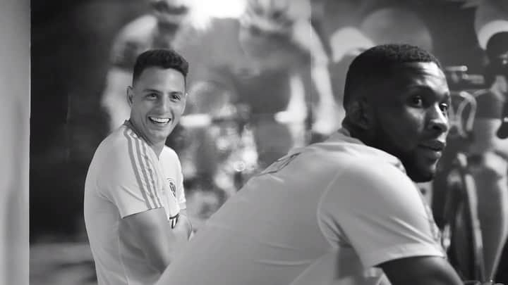 サッカー コロンビア代表チームのインスタグラム：「Trabajamos unidos, como amigos, como familia, todos por un mismo objetivo. #VamosColombia #ElEquipoDeLaGente」