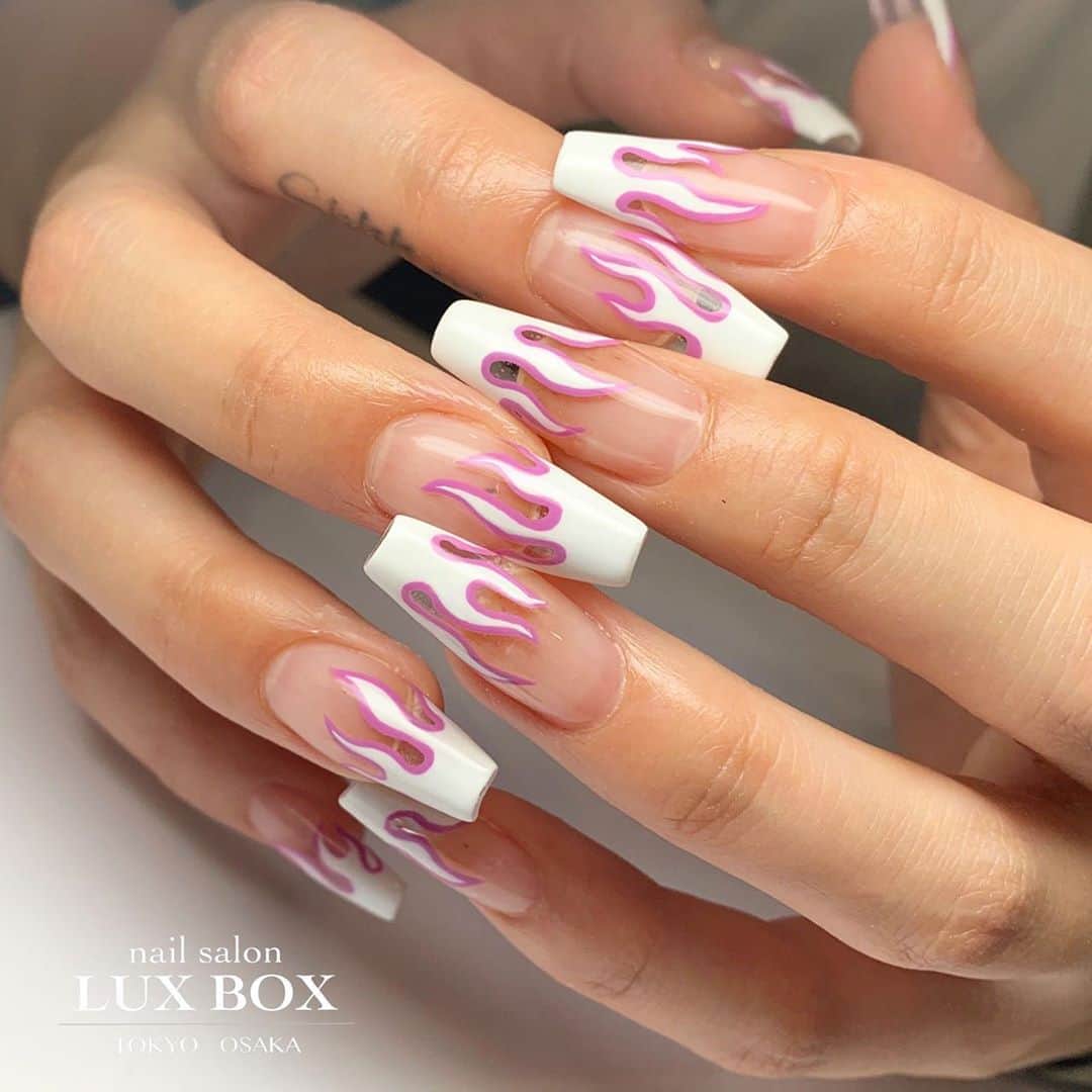 佐久間恵利さんのインスタグラム写真 佐久間恵利instagram F I R E Firenails ファイヤー ネイル スカルプ スクエアネイル ペイントネイル アートネイル ホワイトネイル Sculpture Sculpturenails Whitenails Artnails Nail Nails Nailistagram