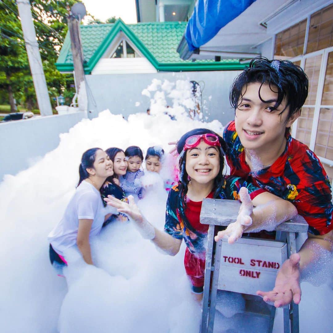Ranz Kyleさんのインスタグラム写真 - (Ranz KyleInstagram)「Celebrated 8 Million subs in a crazy fun way with the fam! Vlog is up!! 💯😄☁️」6月25日 22時54分 - ranzkyle