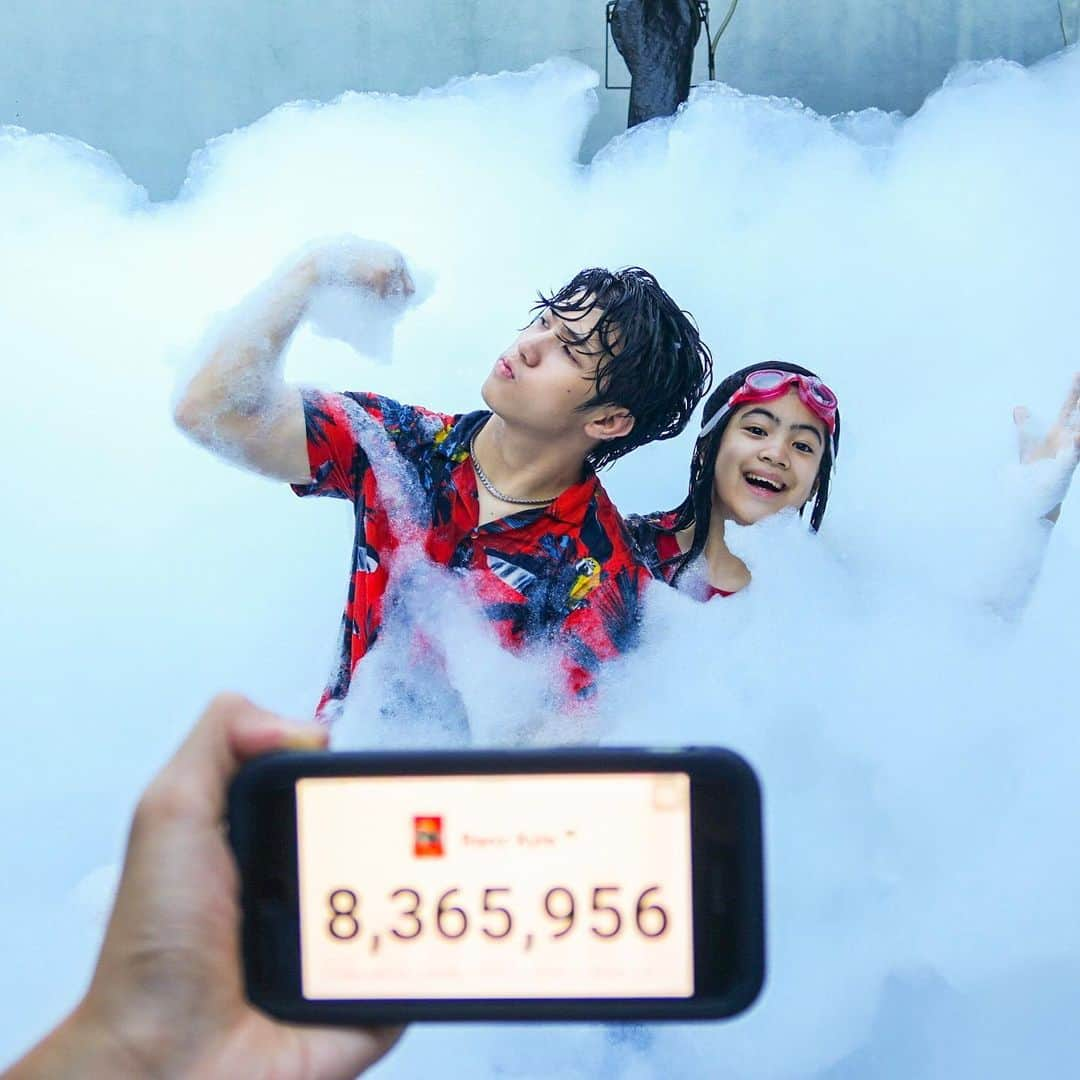 Ranz Kyleさんのインスタグラム写真 - (Ranz KyleInstagram)「Celebrated 8 Million subs in a crazy fun way with the fam! Vlog is up!! 💯😄☁️」6月25日 22時54分 - ranzkyle