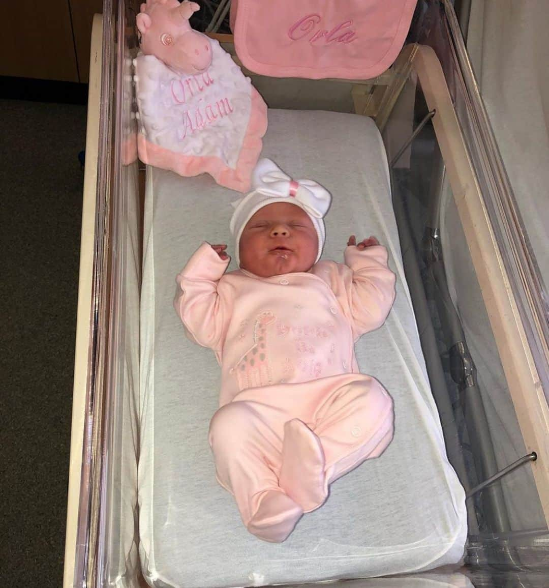 チャーリー・アダムさんのインスタグラム写真 - (チャーリー・アダムInstagram)「Congratulations to my brother @grantadam16 and Kirsty on the arrival of my new little niece Orla ❤️」6月25日 22時55分 - charlie26adam