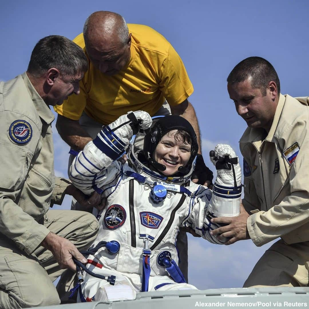 ABC Newsさんのインスタグラム写真 - (ABC NewsInstagram)「U.S. astronaut Anne McClain has completed her maiden flight, landing this morning along with her fellow crew mates in Kazakhstan after 204 days in space. #space #astronaut #nasa」6月25日 22時59分 - abcnews