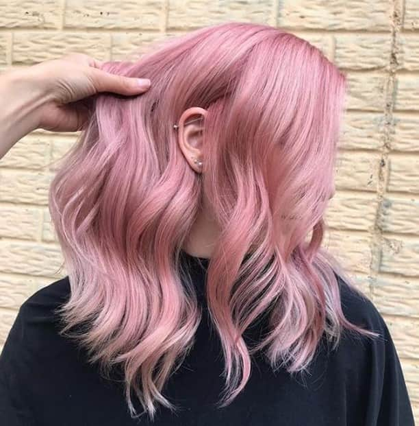 CosmoProf Beautyさんのインスタグラム写真 - (CosmoProf BeautyInstagram)「Bubblegum pink that POPS🍬🌸 ✨ Full bleach out: @schwarzkopfusa BlondMe  Color: @joicointensity Rose Gold Curled @ghd_northamerica Curve Hair by: @anna_hairslave ✨ Find the ghd tools at your local #cosmoprofbeauty where you are #licensedtocreate . . #repost #ghd #ghdhair #schwarzkopfpro #joicointensity #vivids #vividhair #pinkhair #rosegoldhair #pastelhair」6月25日 23時00分 - cosmoprofbeauty