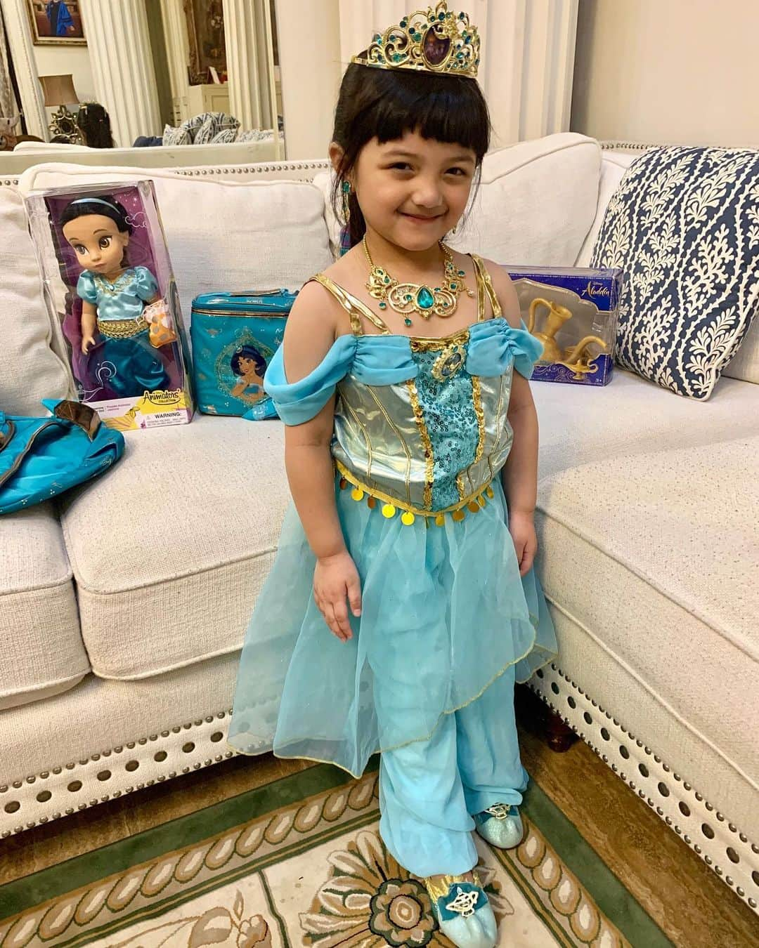 Ashantyさんのインスタグラム写真 - (AshantyInstagram)「Adiknya princess jasmine @aurelie.hermansyah.. mau ikut2an kaka nya @queenarsy」6月25日 23時03分 - ashanty_ash