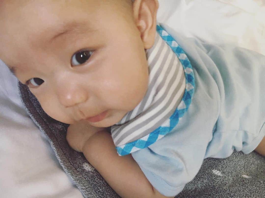平山奈美のインスタグラム：「最近覚えた泣く前のぶりっ子顔 .  #甘え泣き #ぶりっ子 #上目遣い  #涙は出てない .  #平成31年産まれ #男の子ベビー #男の子ママ  #新米ママ #笑顔  #生後4ヶ月 #赤ちゃん #赤ちゃんのいる暮らし #ママ #ママリ #プレママ #ママモデル #ベビスタグラム #コドモダカラ  #baby #boy #mama #smile #happy #cute #4months  #love  #mylove #justbaby」