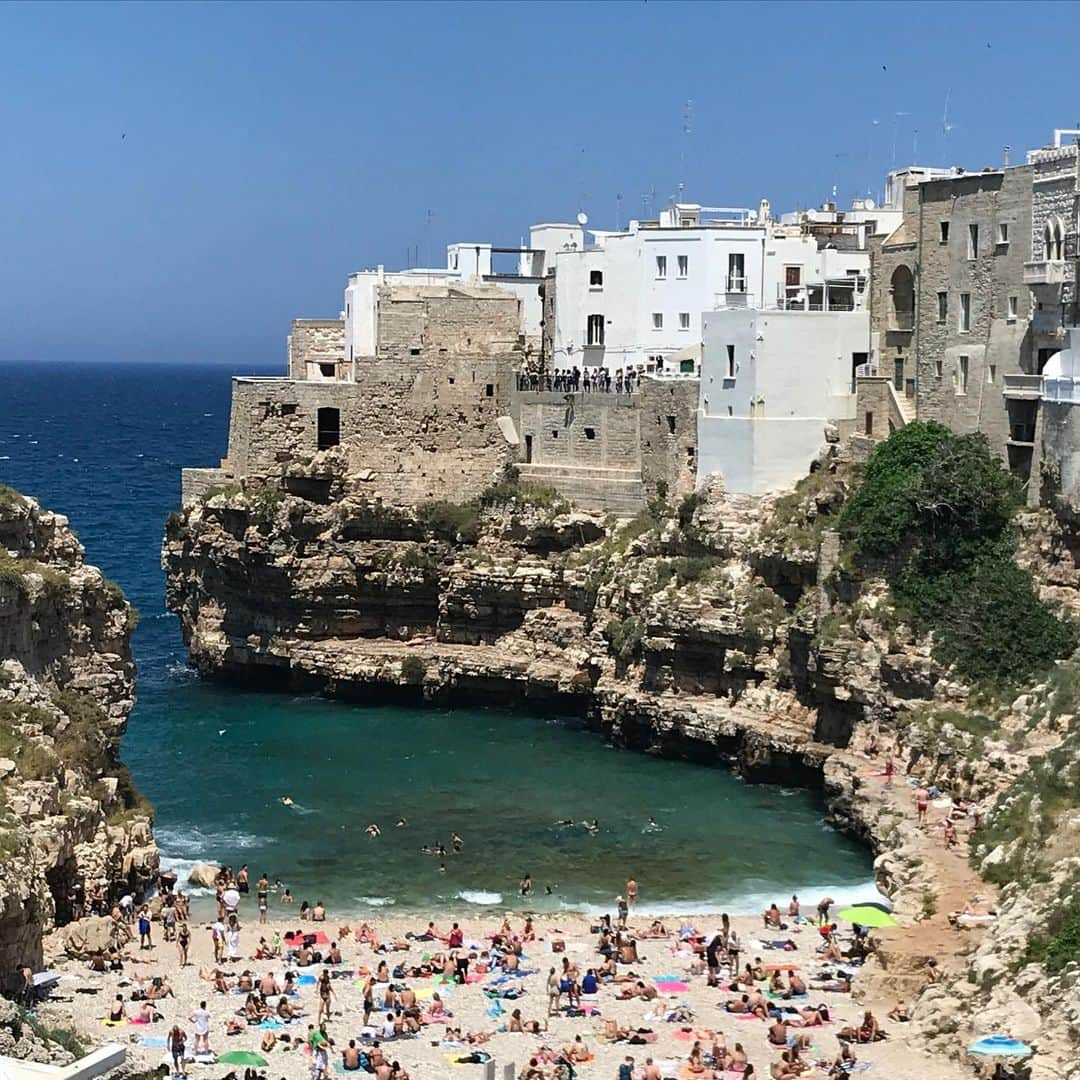 マリーナ・スコーシアーティさんのインスタグラム写真 - (マリーナ・スコーシアーティInstagram)「In case you missed me, I’m right here. #Puglia #Italy #grotto #vacation #jetlaglife #keepcalmandeatmorepasta  #italiangirl #whereswaldo #whereintheworldismarinasquerciati」6月25日 23時13分 - marinasqu