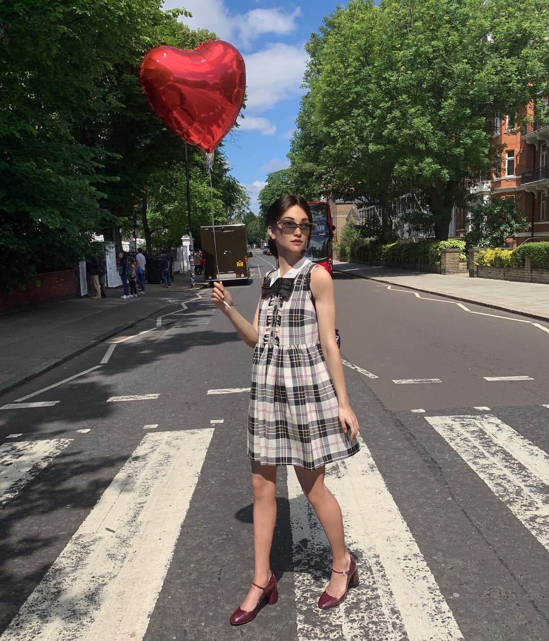 YOOX.COMさんのインスタグラム写真 - (YOOX.COMInstagram)「All you need is love. Happy Global Beatles Day people! Tap to shop this super British look 🇬🇧 xx D 💗 #beatlesday」6月25日 23時18分 - yoox