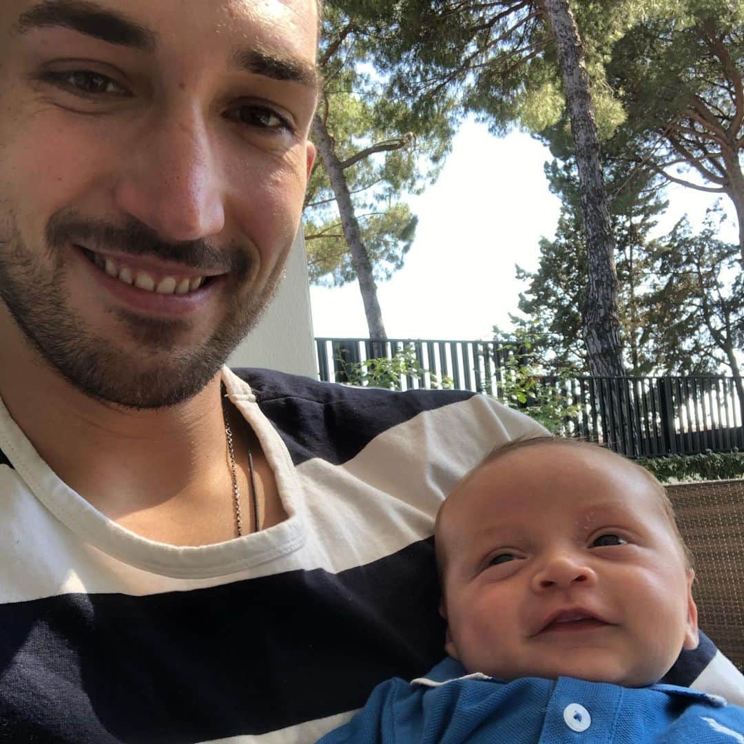 ダニロ・カタルディのインスタグラム：「Amore di papà❤️」