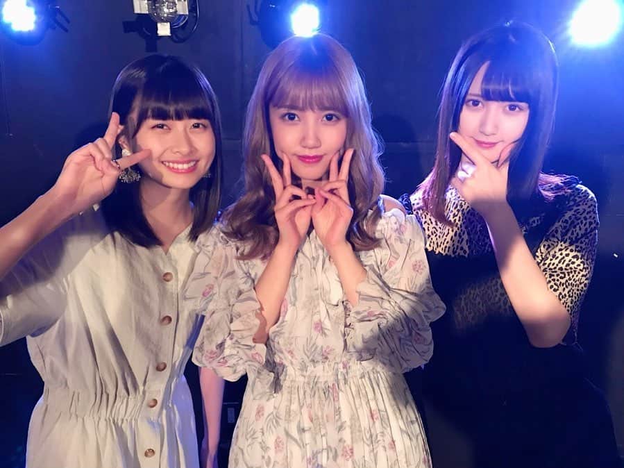 加藤玲奈のインスタグラム：「今日はアイカブのイベント  #れなっちお楽しみ会 でした🙋🏼‍♀️ はなちゃんとみかにゃんと💖 2人とも可愛すぎた😍 可愛いは正義✨ そして衣装は @herlipto のワンピース👗 オフショルでスカートのフワフワ感が可愛すぎました🥺💕」