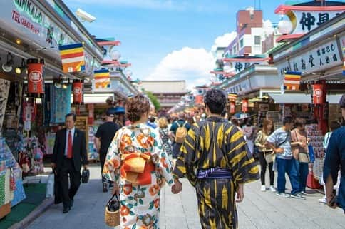 Decollte Wedding Photographyさんのインスタグラム写真 - (Decollte Wedding PhotographyInstagram)「Photo shoot in Yukata👘﻿﻿ [ 浅草 雷門 Asakusa Kaminarimon ]﻿﻿ ﻿﻿ Photo by @yoshikimaruo_photography ﻿ Hair & Make up ﻿ @kiyomioe_hairmake ﻿ @marina.hm_aquaasakusa ﻿ ﻿ #japan #summer #overseasprewedding #Weddingphoto #preweddingphoto #weddingphotography #japaneseprewedding #romantic #bride #Tokyo #Asakusa #Yukata #happiness #love #日本 #東京 #浅草 #夏天 #婚紗攝影 #海外婚紗 #新娘 #花嫁 #婚紗 #唯美 #婚展優惠 #신부 #웨딩 #웨딩사진」6月25日 23時25分 - d_weddingphoto_jp