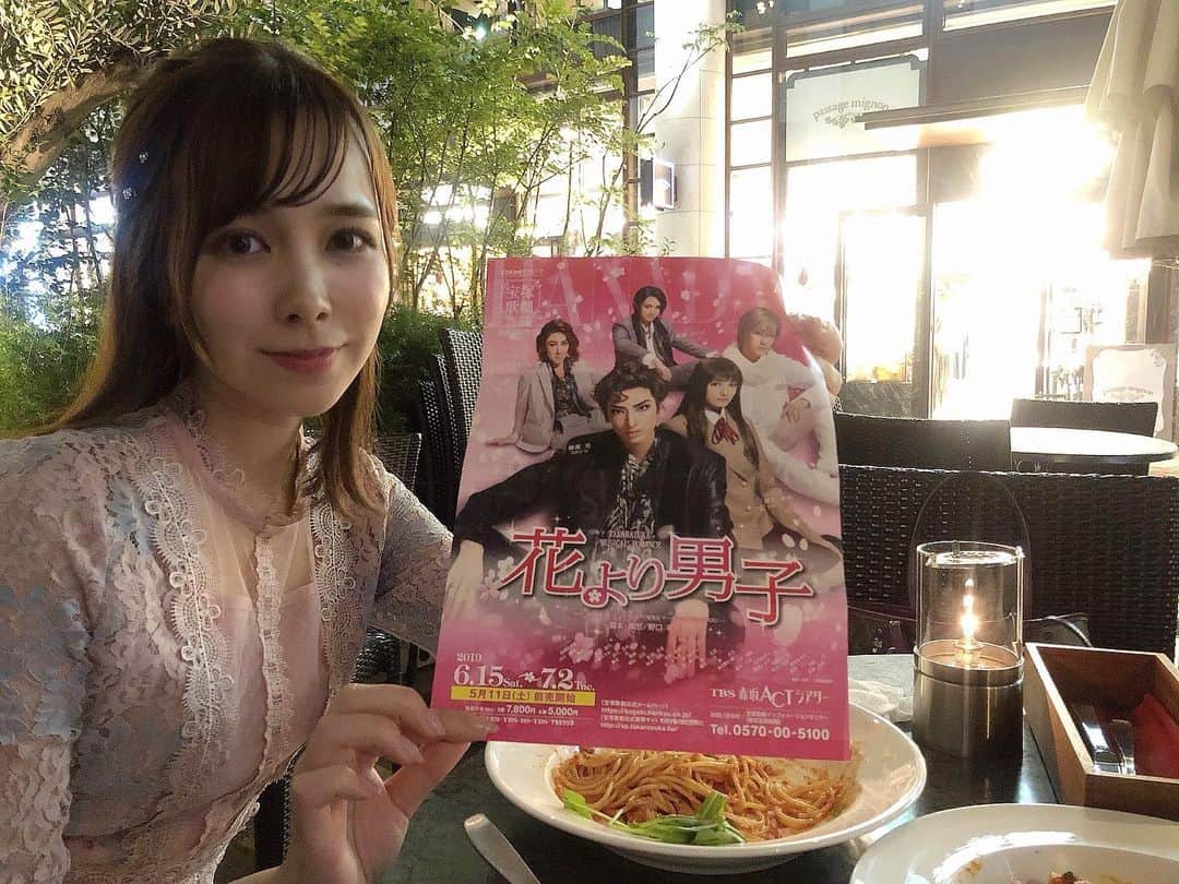 黒澤詩音のインスタグラム：「*﻿ ﻿ この公演期間、﻿ お仕事か観劇か。というほどに観劇をしております。﻿ ﻿ ﻿ 昨日、３回目の﻿ ﻿ #宝塚歌劇 #赤坂ACTシアター 公演﻿ #花組 『#花より男子 🌸』﻿ ﻿ ﻿ 観てきました…！！﻿ ﻿ えもいわれぬ素晴らしさ…！﻿ ﻿ ﻿ コンデュルメルにしろ、少尉にしろ、れいちゃん演じる色んなお役に胸を打たれる…。﻿ 今回はもう、すっかりどっぷり道明寺が好き〜！﻿ ﻿ 公演の感想書きはじめると止まらなくなりそう、かつまだ公演期間中なので自粛させていただきますが…既にまた観たくなっています。。これは禁断症状か。。！？﻿ ﻿ れいちゃんの、とても心に真っ直ぐに届く歌も、惹きつけられるダンスも、心を震わすお芝居も、惚れ惚れする少女漫画から飛び出してきたかのようなビジュアルも…！﻿ 全てが魅力たっぷりで心の琴線に触れ、﻿至福のトキ。﻿ ﻿ はぁ、やはり素晴らしき宝塚。﻿ ﻿ ﻿ 恋するアリーナも楽しむぞ〜！！﻿ ちなみに観劇後は夜のニュース出勤前の柴田アナと夜ご飯❤️ ﻿ ﻿ #宝塚歌劇 #花より男子﻿ #少女漫画 #舞台 #柚香光 さん #花組 #ミュージカル #花男 #花組公演 #takarazuka #musical #アナウンサー」