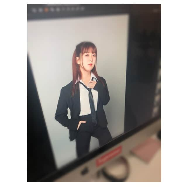 伊豆田莉奈さんのインスタグラム写真 - (伊豆田莉奈Instagram)「รู้สึก ว่า รูปนี้ Style ไม่ดี🤣🤣 รู้สึก หัว ใหญ่ มาก ค่ะ🤣 แต่ ว่า รินะ มี มั่นใจ ทำหน้า เท่ห์ๆ ค่ะ🤣  なんかこの写真スタイル悪ーっ🤣🤣 めっちゃ頭でっかちみたい🤣 その癖にめっちゃ顔キメちゃってる🤣  #izurinabnk48 #izutarinabnk48 #rinaizutabnk48 #izutarina #izurina #伊豆田莉奈 #いずりな #bnk48 #welovebnk48 #bnk48photoset」6月25日 23時38分 - rina.cgm48official