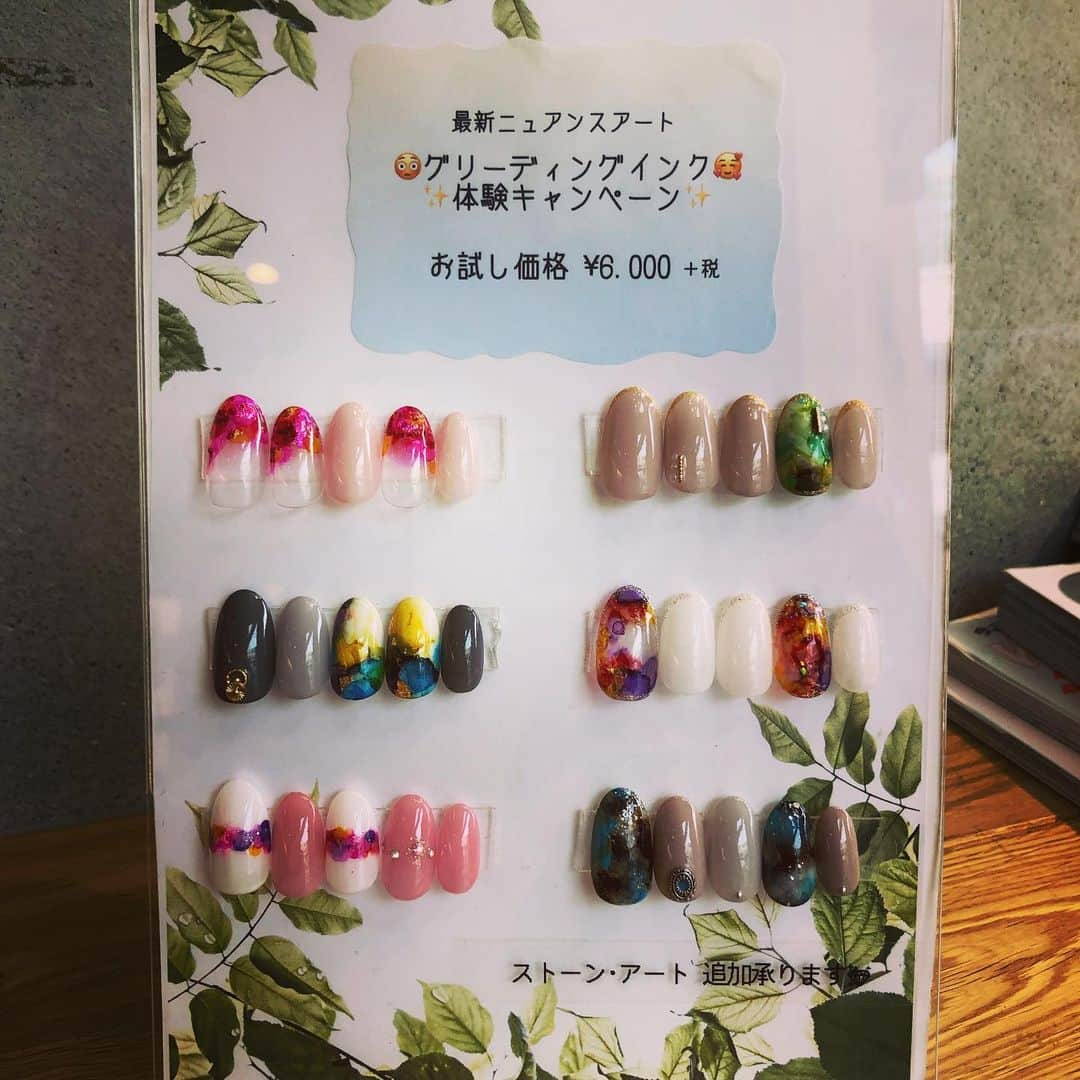 Zephyrさんのインスタグラム写真 - (ZephyrInstagram)「#💅 キャンペーンのお知らせ🥳✨ ただいまゼファーネイルでは ブリーディングインク体験キャンペーンを 実施中です🙌 写真のようななんとも言えない 絶妙なニュアンスアートを お楽しみいただけます💕 発色が美しい...🥺✨ . そして一際存在感を放っているVカット！ こちらもたくさんカラー入荷してます💁‍♀️💎✨ ぜひこの機会にお試しください！ . . #ジェルネイル#ネイルアート#夏ネイル #シアーカラー#ワンカラー#大理石ネイル #vカットストーン#ブリーディングインク #ショートネイル#ニュアンスネイル# #zephyr #ゼファー#大阪美容室  #此花区 #美容室 #西九条  #駅近 #サロン #西九条ネイルサロン  #サロンモデル募集  #ヘアモデル募集  #関西サロモ #fff #l4like #lfl #l4f #instagood #instagram」6月25日 23時39分 - zephyrhair