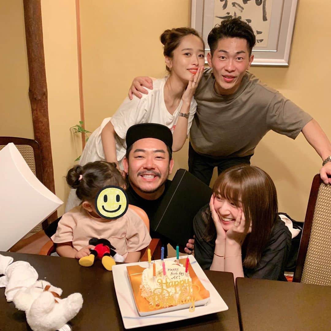 のインスタグラム：「あっきhappybirthday🎂 十愛も大好きなあっき🐒✨ なに食べたい？と聞いたら 肉！！！と言われたのですき焼き❤️笑 素敵な一年にしてね😘 いつもありがとう😊😊😊 #おしゃれおじさん #いつもありがとう」