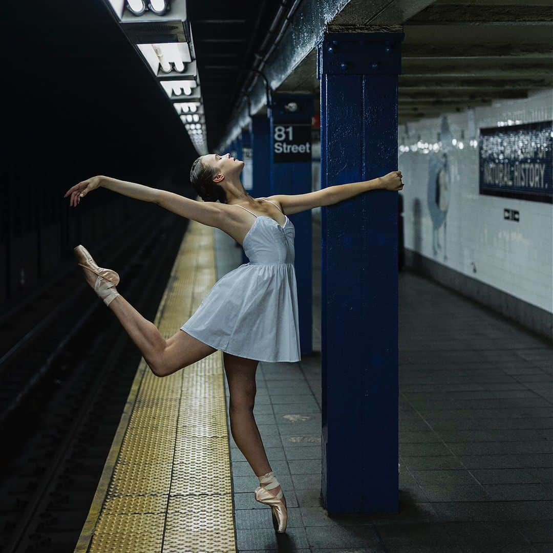 ballerina projectさんのインスタグラム写真 - (ballerina projectInstagram)「Stephanie Williams in the Upper West Side and Brooklyn Heights. #ballerina - @wheresmytutu #upperwestside #brooklynheights #newyorkcity #brooklyn #ballerinaproject #ballerinaproject_ #ballet #dance #pointe #stephaniewilliams  With the upcoming conclusion of the Ballerina Project limited edition prints will be only available for a limited time. Link is in our Instagram profile to purchase one today.  The Ballerina Project book is now available for pre-order. Go to @ballerinaprojectbook for pre-order link and info. #ballerinaprojectbook」6月26日 0時07分 - ballerinaproject_