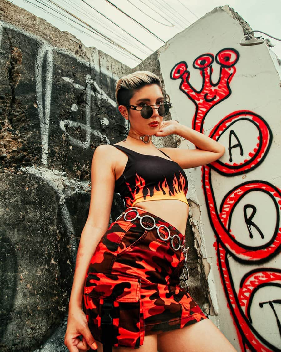 サマンサ麻里子さんのインスタグラム写真 - (サマンサ麻里子Instagram)「Keep that flame burnin’ bright🔥 | 📸 @puckt3p ⠀ . . . #bershkastyle #flames #camo #camoflauge #vidakush #chainbelt #esqape #almachains #eyewear #summerstyle #summerfashion #streetwear #streetstyle #grafitti #streetart #tokyoblogger #tokyomodel #harajuku #samanthamariko」6月26日 0時02分 - samanthamariko