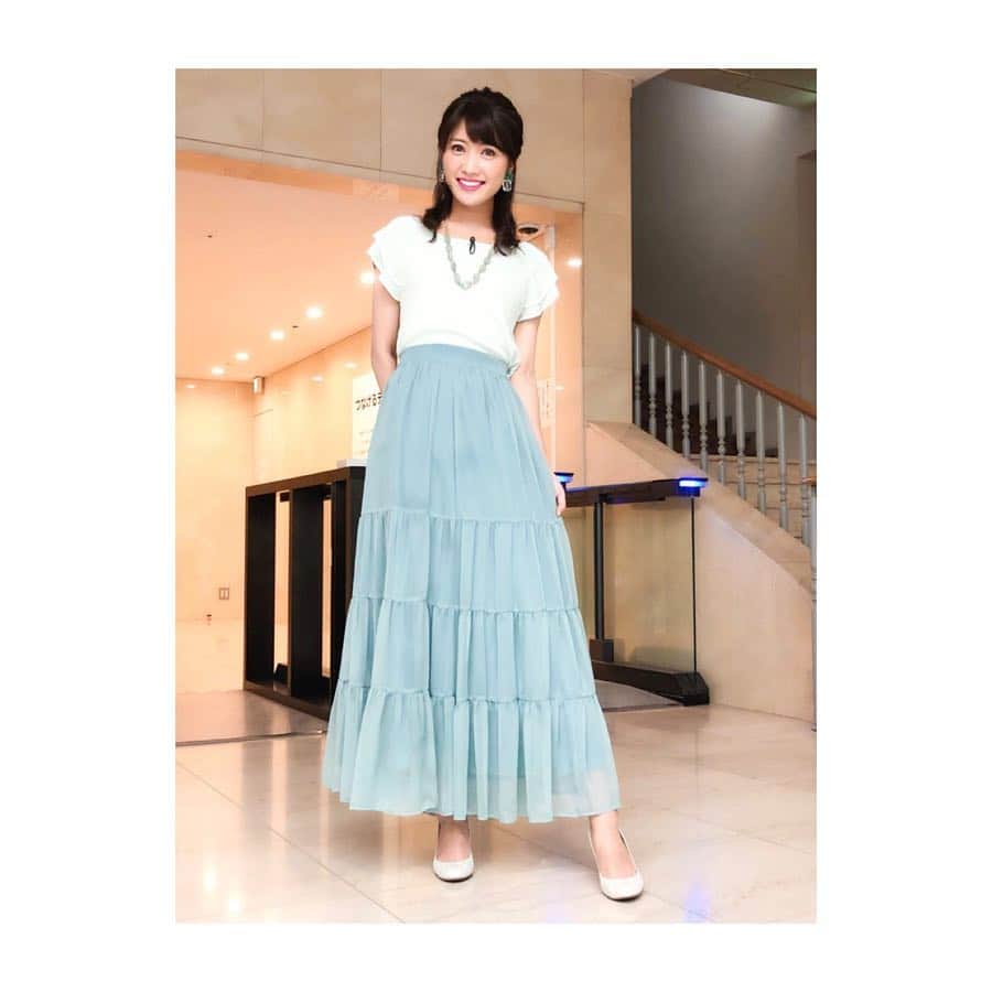 久保井朝美さんのインスタグラム写真 - (久保井朝美Instagram)「🌺 ミントグリーンの #ワントーンコーディネート 👗 ピアスもぴったり👂 ． 朝から蒸し暑いので 衣装は涼しげに🤗 ． 明日からは梅雨空が戻るので 洗濯物や布団を干すのは 今日がオススメです☀️ ． Twitterでは 台風や大雨に関する情報を 発信しています👩‍🏫 ． #クロス #モーニングCROSS #東京インフォメーション #久保井朝美 #気象予報士 #涼しげコーデ」6月26日 9時56分 - asami_k920