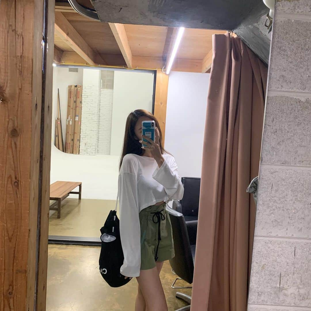 Hyemiさんのインスタグラム写真 - (HyemiInstagram)「출근🙋🏻‍♀️」6月26日 10時00分 - hinzajoa