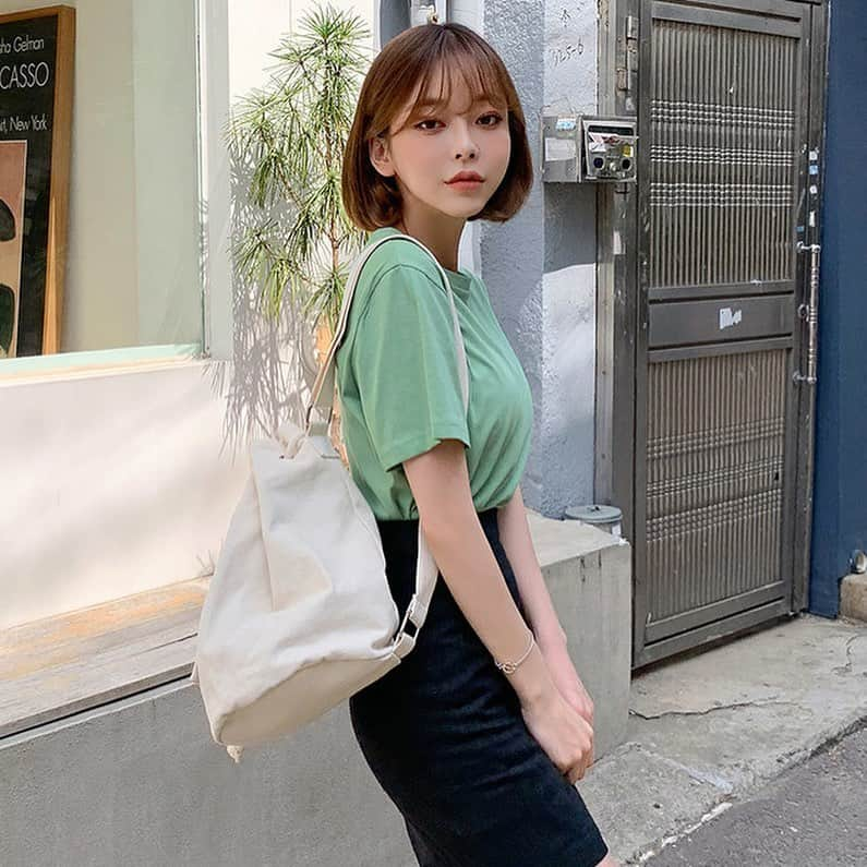 Chuuさんのインスタグラム写真 - (ChuuInstagram)「시원하게 입기 좋은 린넨스커트🍃#chuuseoul」6月26日 10時19分 - chuu_official