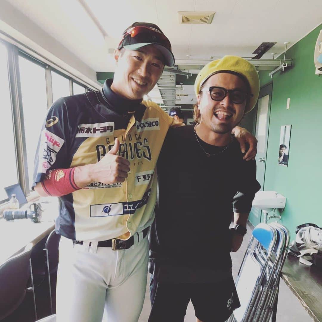 西岡剛のインスタグラム：「強君 栃木まで会いに来てくれてありがとう😊 感謝‼️ #強 #登場曲 #スーパースター #栃木ゴールデンブレーブス  #西岡剛」
