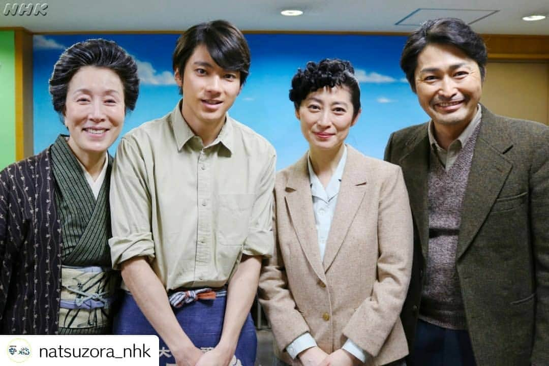 山田裕貴さんのインスタグラム写真 - (山田裕貴Instagram)「まだ言うの絶対早いんですが(笑) ばあちゃんが高畑さんで、 父ちゃんがヤスケンさんで、 母ちゃんが仙道さんで、 本当に良かったです。 ありがとうございます。 たくさんの愛をもらっています。  #Repost @natsuzora_nhk • • • • • 「雪月」のみなさんの4ショット。「雪月」の撮影があるときは、スタジオがいつも明るく温かい雰囲気に包まれます。小畑家のそれぞれの思いが、どんな答えにたどり着くのか…どうなる？雪次郎。 ⠀⠀ #朝ドラ #なつぞら #高畑淳子 #安田顕 #仙道敦子 #山田裕貴」6月26日 10時37分 - 00_yuki_y