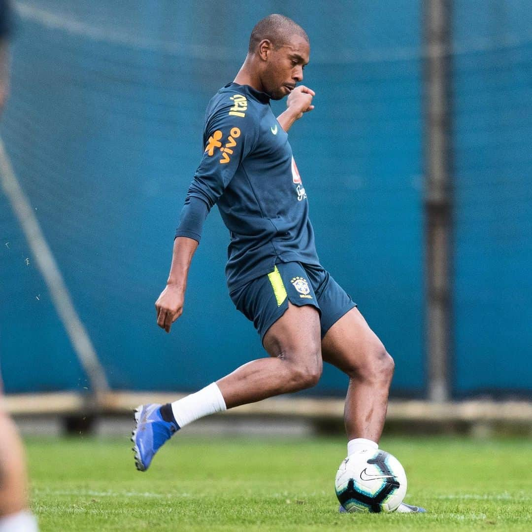 フェルナンジーニョさんのインスタグラム写真 - (フェルナンジーニョInstagram)「⚽️🎯🇧🇷」6月26日 10時38分 - fernandinho