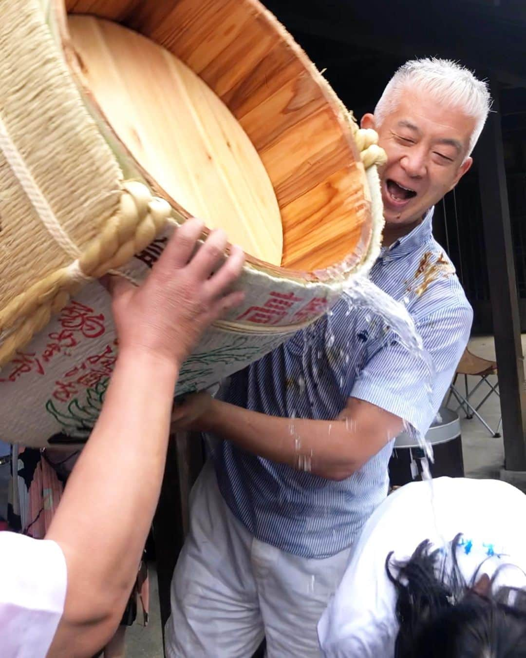 緑川静香さんのインスタグラム写真 - (緑川静香Instagram)「【しーたん日本酒録】バースデー特別版w  桝田酒造店@富山 満寿泉  酒造りだけでなくまちづくりにも積極的に取り組む岩瀬にある酒蔵。 スッキリと、バランスのよいお酒。  無電柱化されたメインストリート、昔は参勤交代が行われていた通りなのだそう。 一気にタイムスリップしたような、現実離れした空間、雰囲気に癒されました。 木造りていいな… これからどんどんまちづくりは進み、今まで以上に満寿泉も盛り上がっていくでしょう。 岩瀬、思ってる以上に感動しますよ。 これは行かなきゃソンでっせ。  #しーたん日本酒録 #唎酒師 #日本酒 #日本酒女子 #桝田酒造店 #富山 #岩瀬 #満寿泉 #酒蔵 #酒蔵巡り #sake #japanesesake #sakebomb #sakestagram #birthday #일본술  #社長の桝田さんとは誕生日が一緒なのです #ご縁を感じますね #鏡開き を初めてさせて頂き感動 #さらに樽酒をかぶりこの上ない幸せ #なんて贅沢 #縁起がよいです #蔵見学 や #貯蔵庫 も見せて頂きました #お話もたくさん聞けて #日本酒の変態として最高の誕生日でした笑 #私のやりたかった事を全部形にしてる尊敬 #頂いたTシャツ大切にします #アーカイブに動画残してるので見てみてね #フローズン満寿泉 美味しかった」6月26日 10時41分 - midorikawa_shizuka