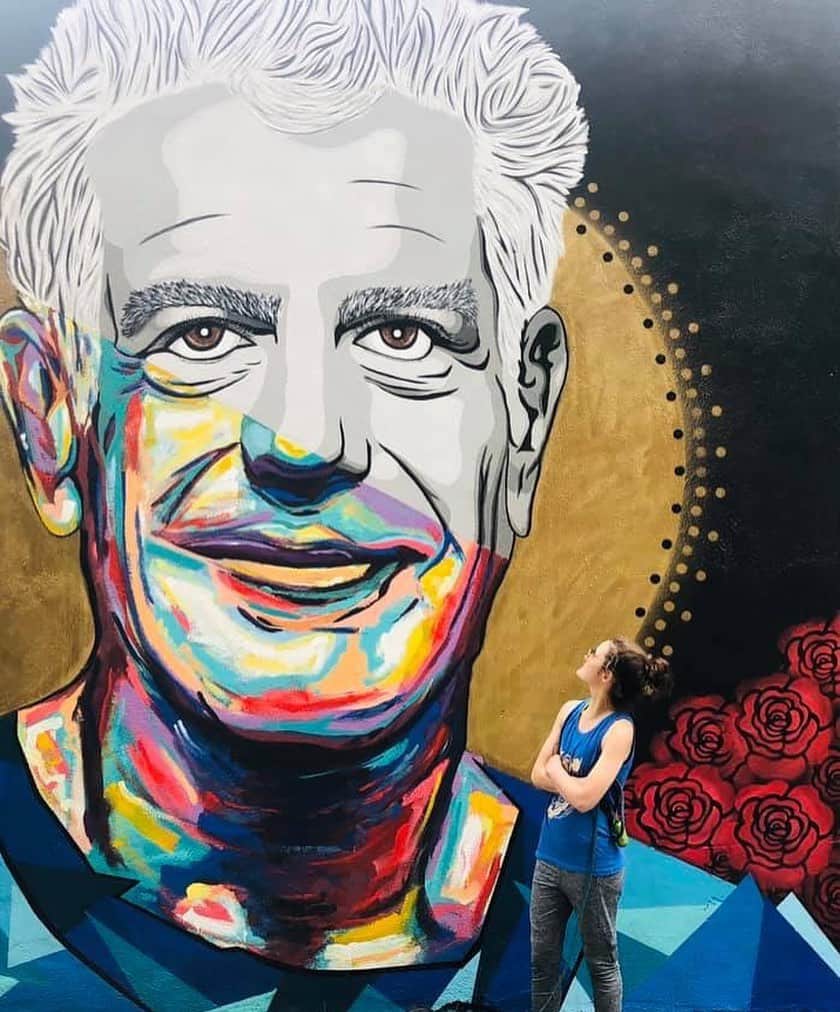 Hulu Home of Emmy-winningさんのインスタグラム写真 - (Hulu Home of Emmy-winningInstagram)「Never stop looking up to your heroes. RIP Anthony Bourdain (1956 - 2018) #BourdainDay」6月26日 10時53分 - hulu