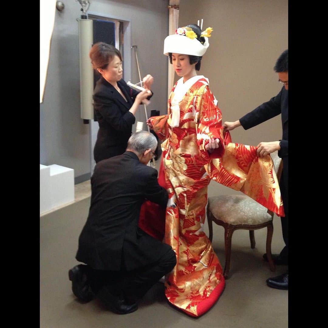 岡田育さんのインスタグラム写真 - (岡田育Instagram)「Ok @kimkardashian , so this is what Kimono looks like at our traditional wedding. I’m happy to see many non-Japanese people in the world enjoying Kimono culture. They really inspired me. However, we all must say NO, #KimOhNo , to use this word trademarked for shapewear. . . 👘 👘 👘 #kimono #thisiskimono #photoof2013 #japaneseculture #culturalappropriation #nomeansno #japan #日本 #traditionalwedding #ikuokada #岡田育 . . 突然の過去写真ですが、キムカーダシアンの補整下着ブランド「kimono」が物議を醸しているのでTwitterに連投してました。最初は傍観してたけど商標登録について知れば知るほど危機感を抱くわな。 https://twitter.com/okadaic/status/1143631214022144000?s=21」6月26日 10時47分 - okadaic