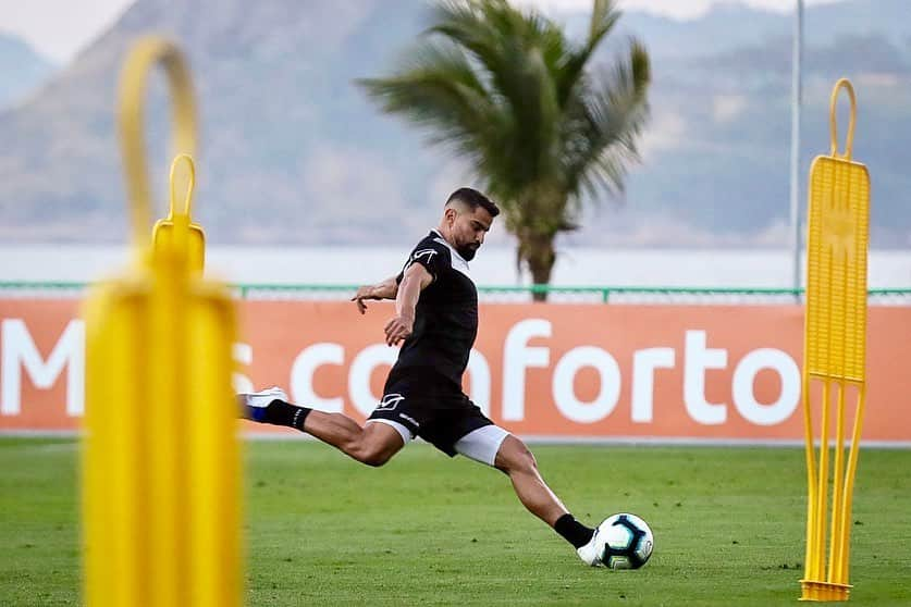 トマス・リンコンさんのインスタグラム写真 - (トマス・リンコンInstagram)「Training ⚽️🇻🇪 #befocused #beready #behumble #gratitud」6月26日 11時08分 - tomasrincon8