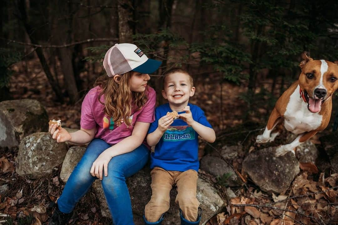 L.L.Beanさんのインスタグラム写真 - (L.L.BeanInstagram)「How are you and your loved ones getting S'More Out of Summer? Add the hashtags #SmoreOutofSummer and #LLBeanContest2019 to your fun outdoor photos and you could win one of five ultimate backyard campouts – set up by L.L.Bean and yours to keep!! Official rules: www.llbean.com/contest (📷: @brittneyfairfieldphotography)」6月26日 2時12分 - llbean