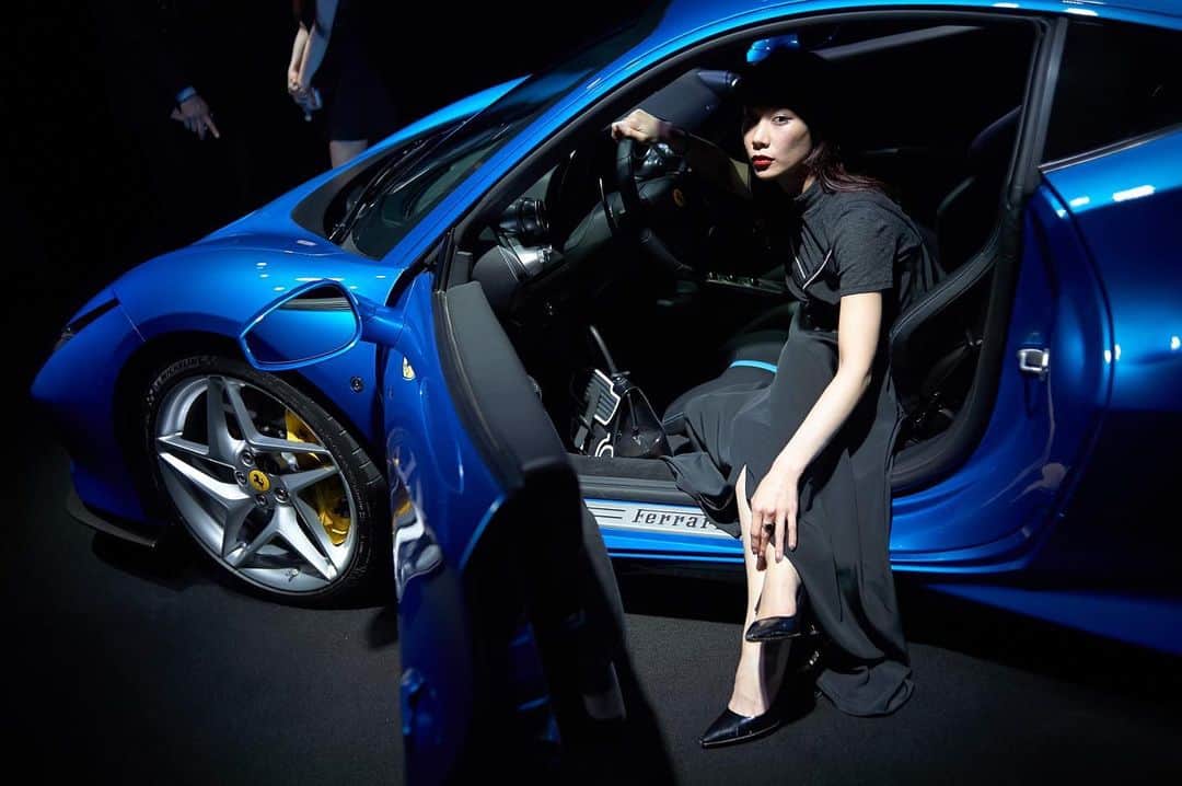 HiRAO INCのインスタグラム：「Ferrari F8 TRIBUTO JAPAN PREMIER  AT MOT  パリコレから帰国した翌日はフェラーリのイベント 国宝級のスーパーカー Ferrari 308GTB Ferrari F40  その後継車で最新モデル F8 TRIBUTO  真剣に作られてるクルマって、ホント凄いなー。 知れば知るほどおもしろい  それにしても、ローリー、お茶目 @rowland_kirishima 🤣  #Ferrari」