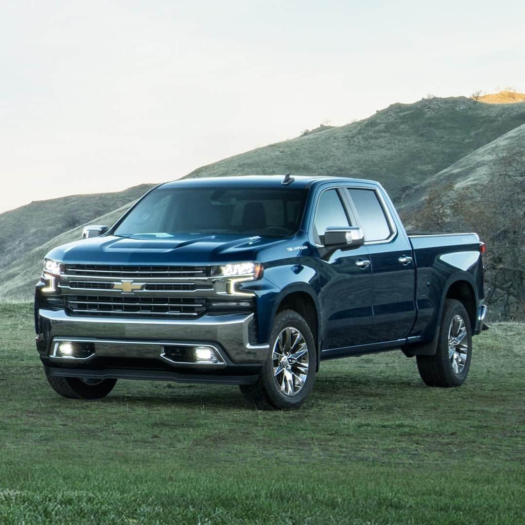シボレーのインスタグラム：「The #Silverado takes exploring the great outdoors to new heights.」