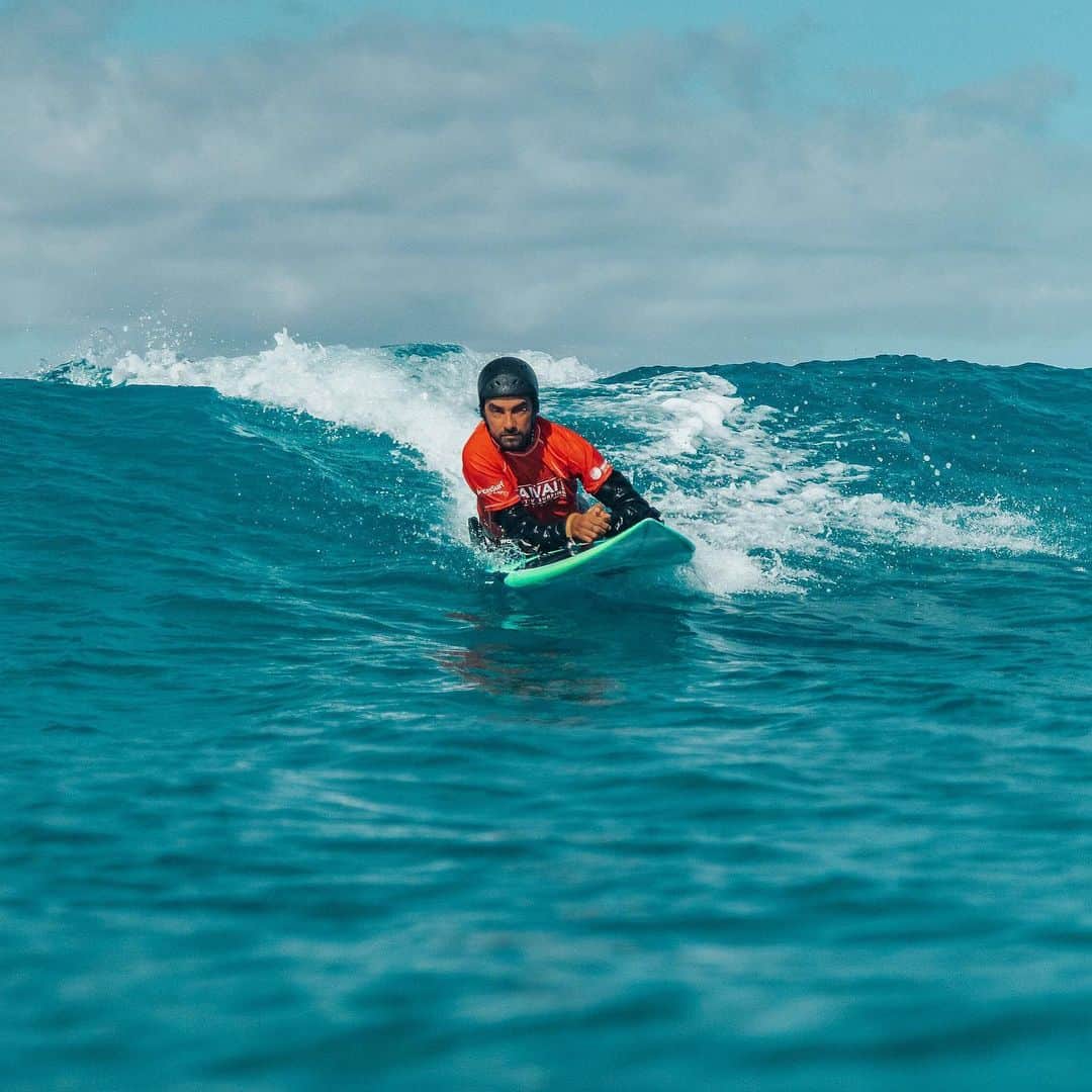 hurleyさんのインスタグラム写真 - (hurleyInstagram)「Sometimes the smallest changes have the biggest results. ⠀⠀⠀ “After years of advice from @rob_machado, I decided to move my fins up my board, making it looser and giving me more confidence to do maneuvers in tighter areas of the wave. It’s a small difference, but it’s making a huge impact in my contest results.” – Adaptive Surfer & Hurley Ambassador, @jessebillauer ⠀⠀⠀ On the road towards his second ISA World Adaptive Surfing Title, Jesse is focused on three things: ⠀⠀⠀ Innovation. Fun. And a whole lot of belief. ⚡️ — Congrats Jesse on on placing 1st in the Assist Division at US Adaptive Surfing Championships as well as 1st in the Assist division at the @accessurf_hawaii Hawaiian Adaptive Surfing Championships.」6月26日 2時29分 - hurley