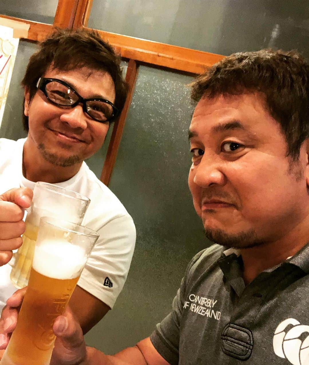 永田裕志さんのインスタグラム写真 - (永田裕志Instagram)「久しぶりのシリーズが終わって小島さんと国分町にて酒盛りゼァ。今シリーズ連日散々殴って蹴って戦ったけど、終わったら全てノーサイドゼァ。 #永田裕志 #小島聡 #第三世代 #新日本プロレス #国分町」6月26日 2時30分 - yuji_nagata