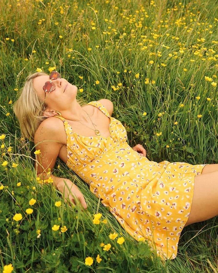 freepeopleさんのインスタグラム写真 - (freepeopleInstagram)「Your new favorite LYD (Little Yellow Dress). @lucywilliams02 in the French Femme Mini.」6月26日 2時42分 - freepeople